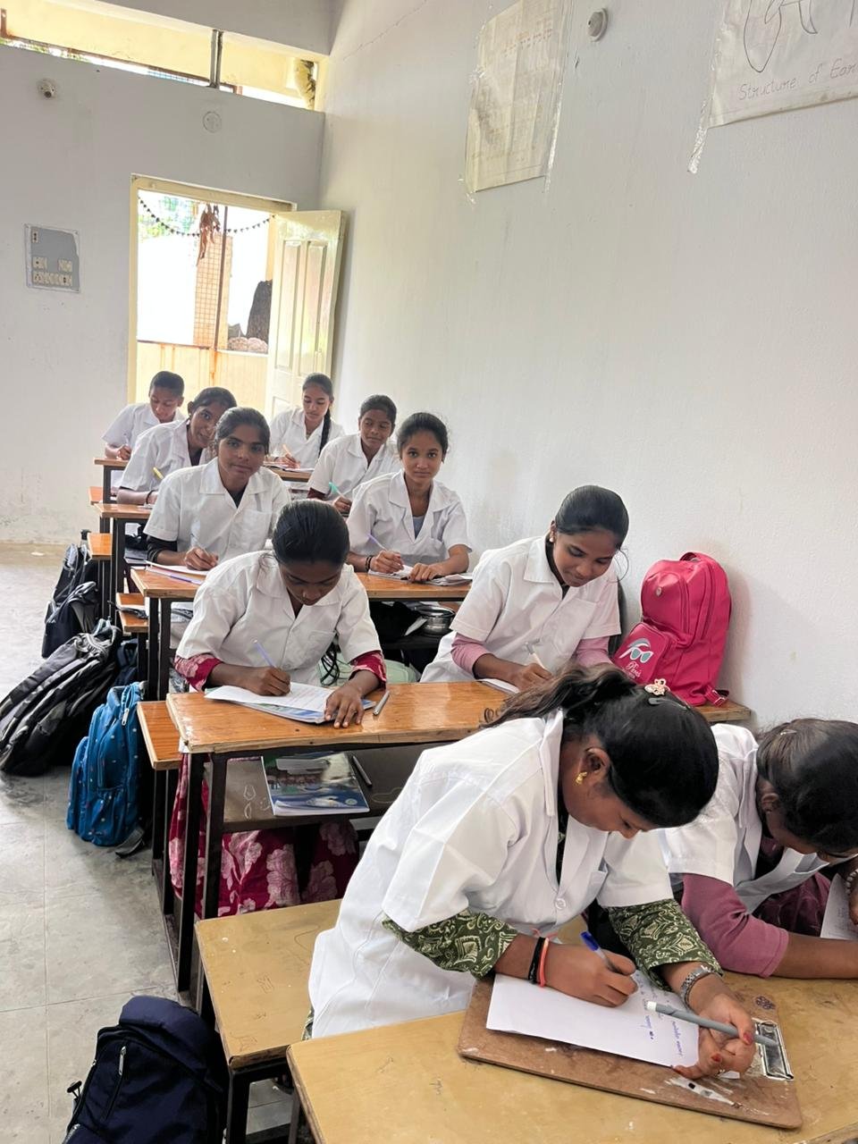 srithirumalaanm college images students and teacher lecturing